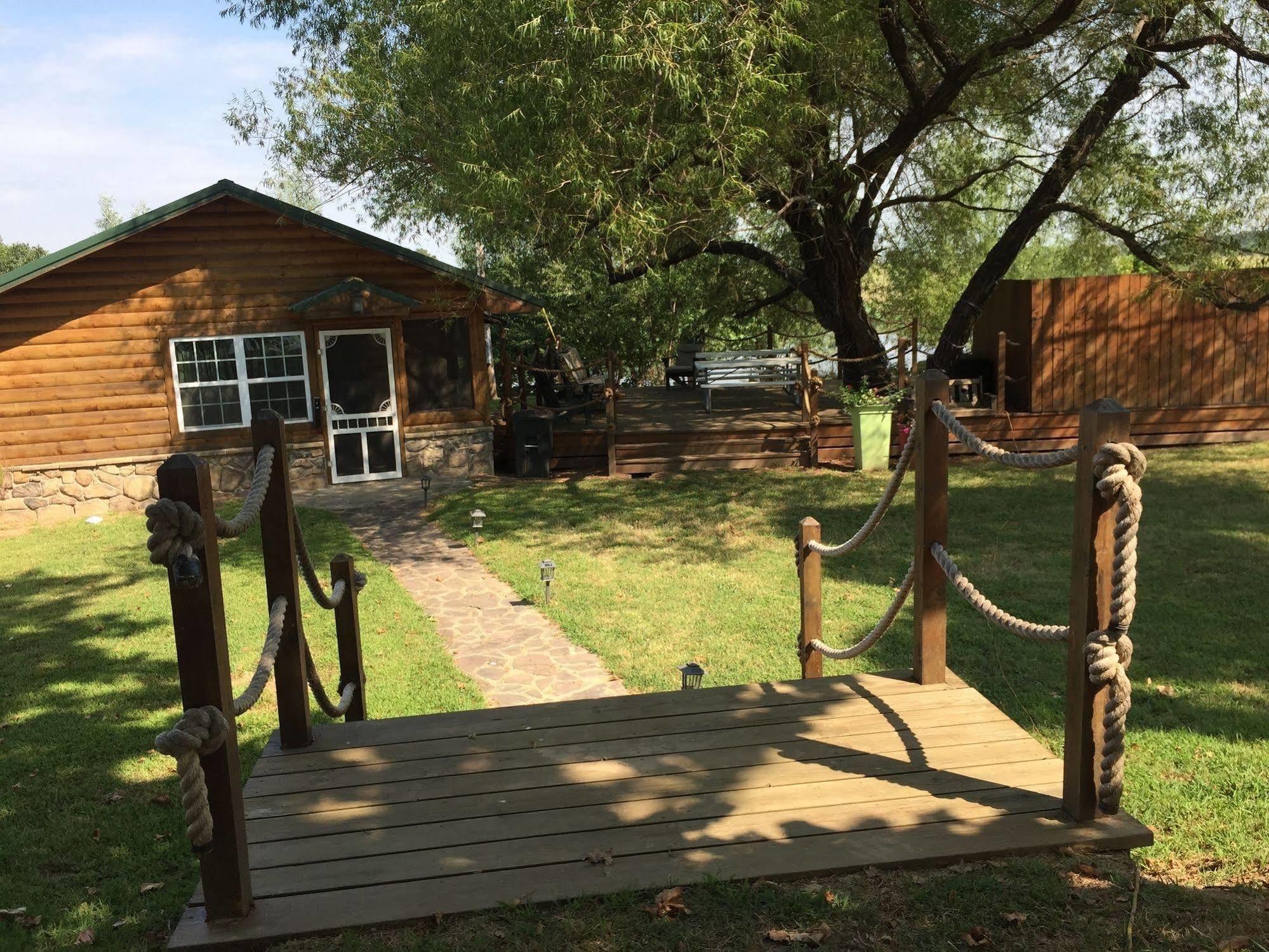 Whip Or Wheel Cabins Holdenville エクステリア 写真